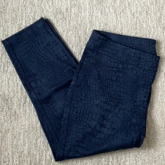 NWOT Chico’s Blue Croc-Print Ponte Cropped Leggings Size 12 - Picture 6 of 11